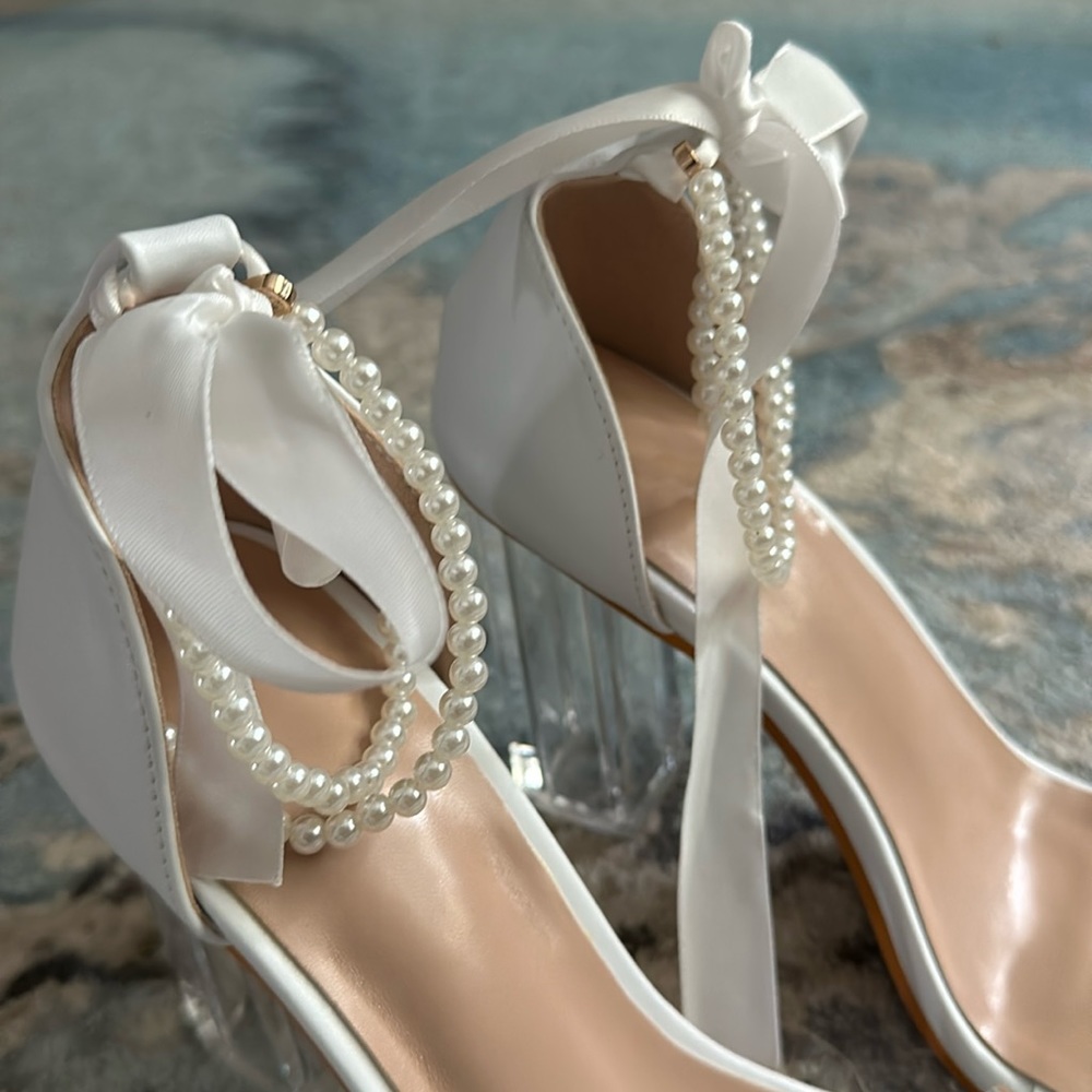 White pearl - Clear Heels